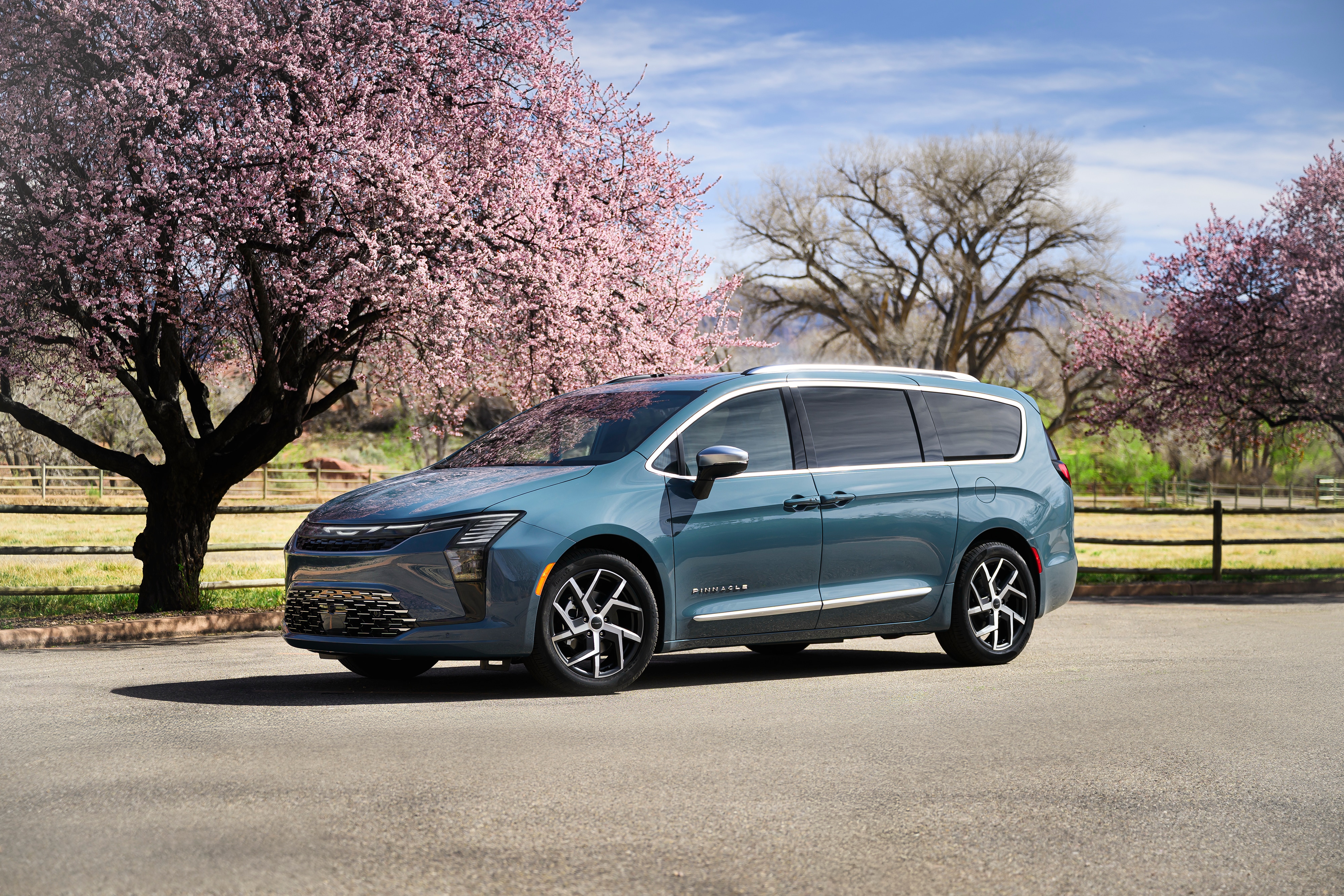 2027-Chrysler-Pacifica-Pinnacle-SUV-L01.jpg